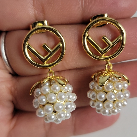 Fendi pearl earrings - Picture 5 of 7